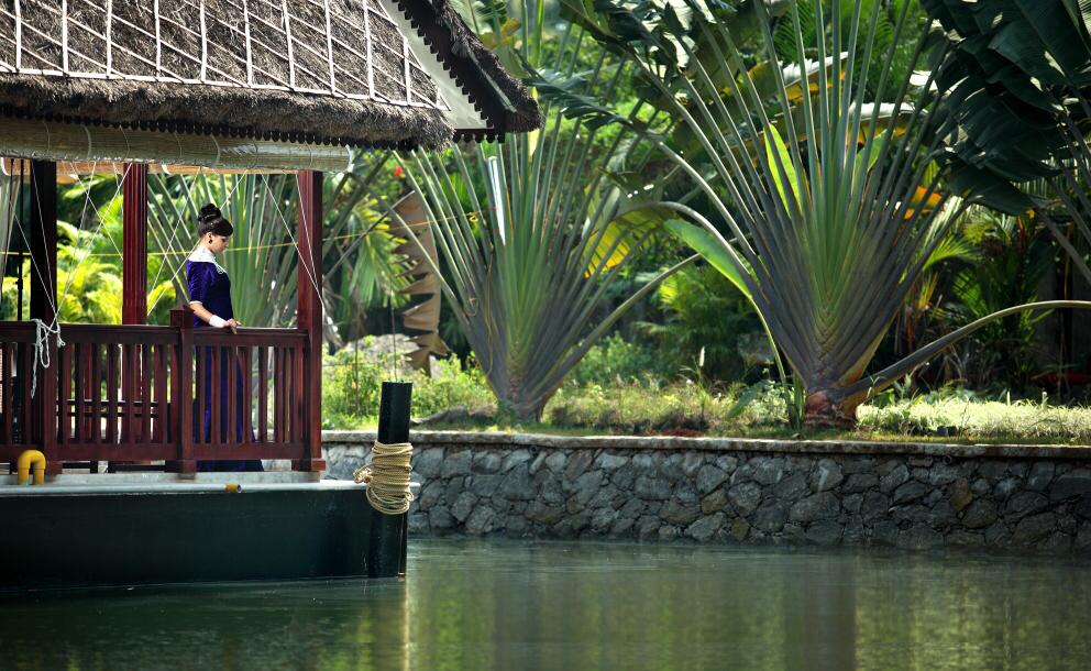 floating villa construction