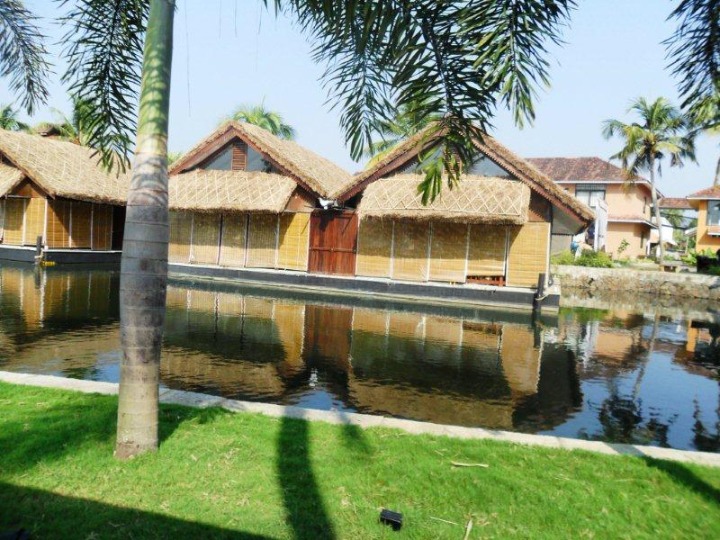 floating villa construction