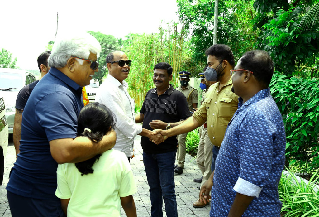 Arjuna Ranatunga and his team visiting our Houseboat in Alleppey